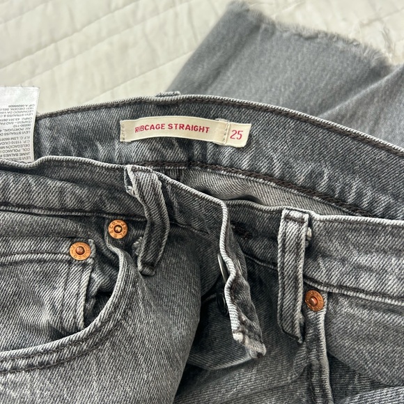 Levi's Ribcage Ankle Jeans - Picture 3 of 4